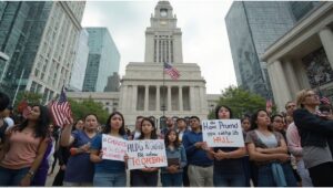 Illustration of Chicago City Hall with immigrant families in front, symbolizing Mayor Brandon Johnson’s executive order against Trump’s immigration crackdown.